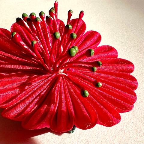 Spilla Kanzashi rossa